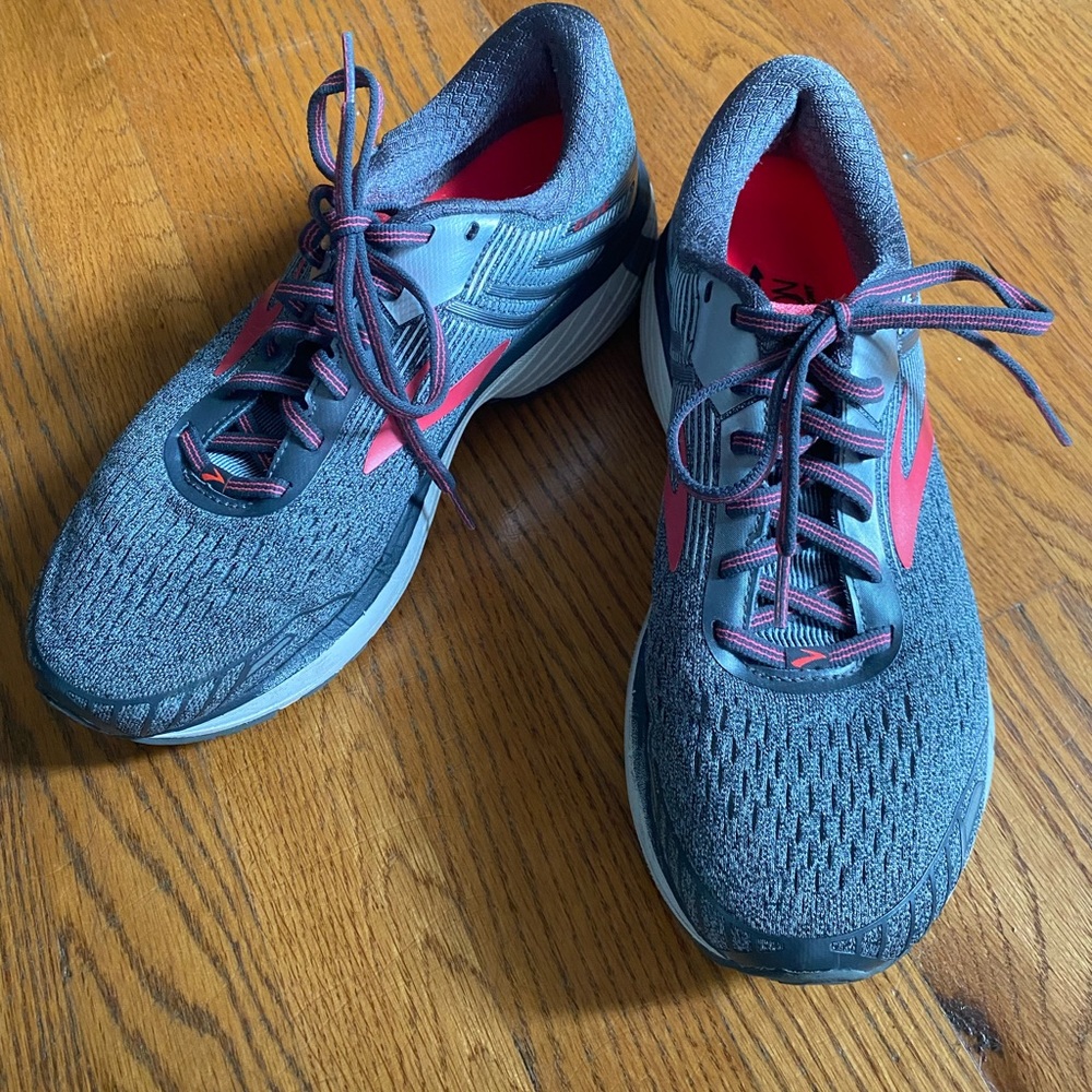 Brooks Adrenaline GTS 18 size 10 wide